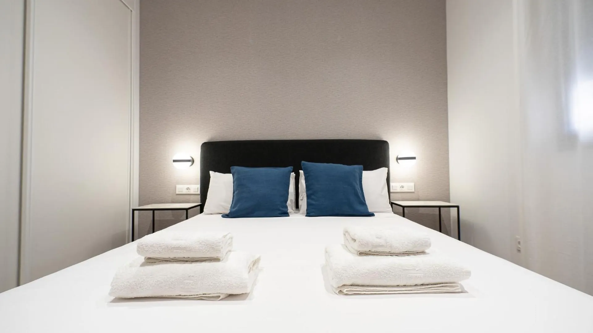 Livemalaga Postigos Suite & Parking Apartment Malaga